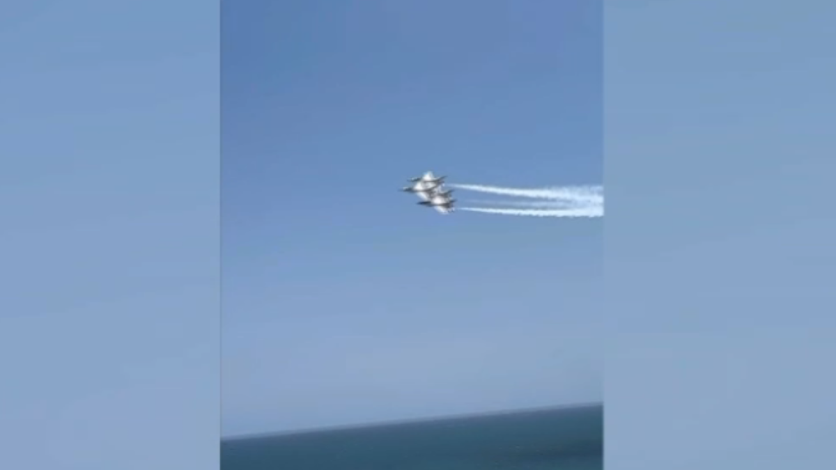jets touch wings during performance  NBC 6 South Florida [Video]