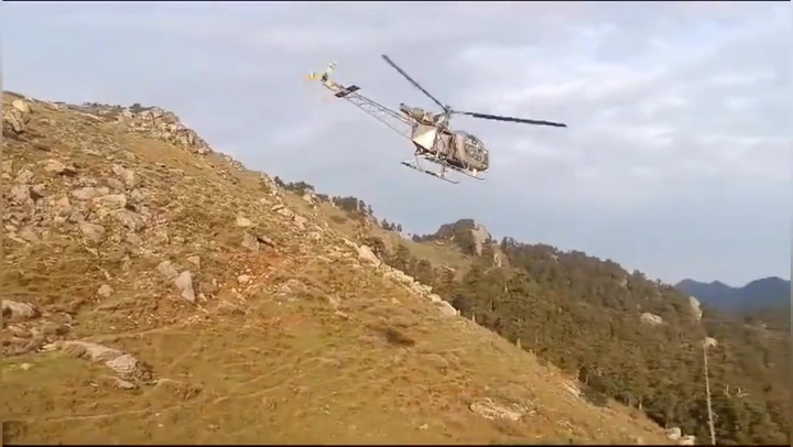 American hiker with spinal injury rescued from trail by helicopter | News [Video]
