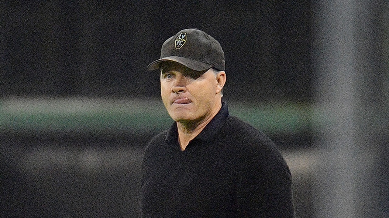 Former USMNT star Eric Wynalda involved in altercation at son’s soccer match: report [Video]