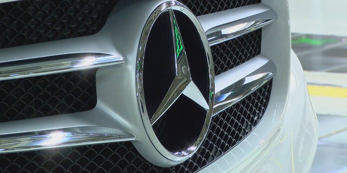 Mercedes employees begin voting whether to unionize [Video]