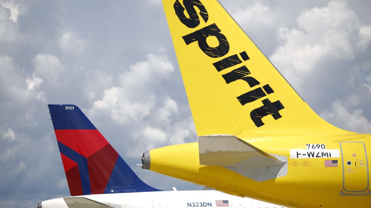 Spirit and Delta planes collide at Cleveland airport, prompting FAA investigation [Video]