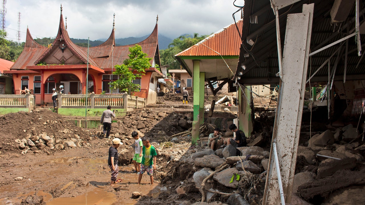 More bodies found after Indonesia flash floods [Video]