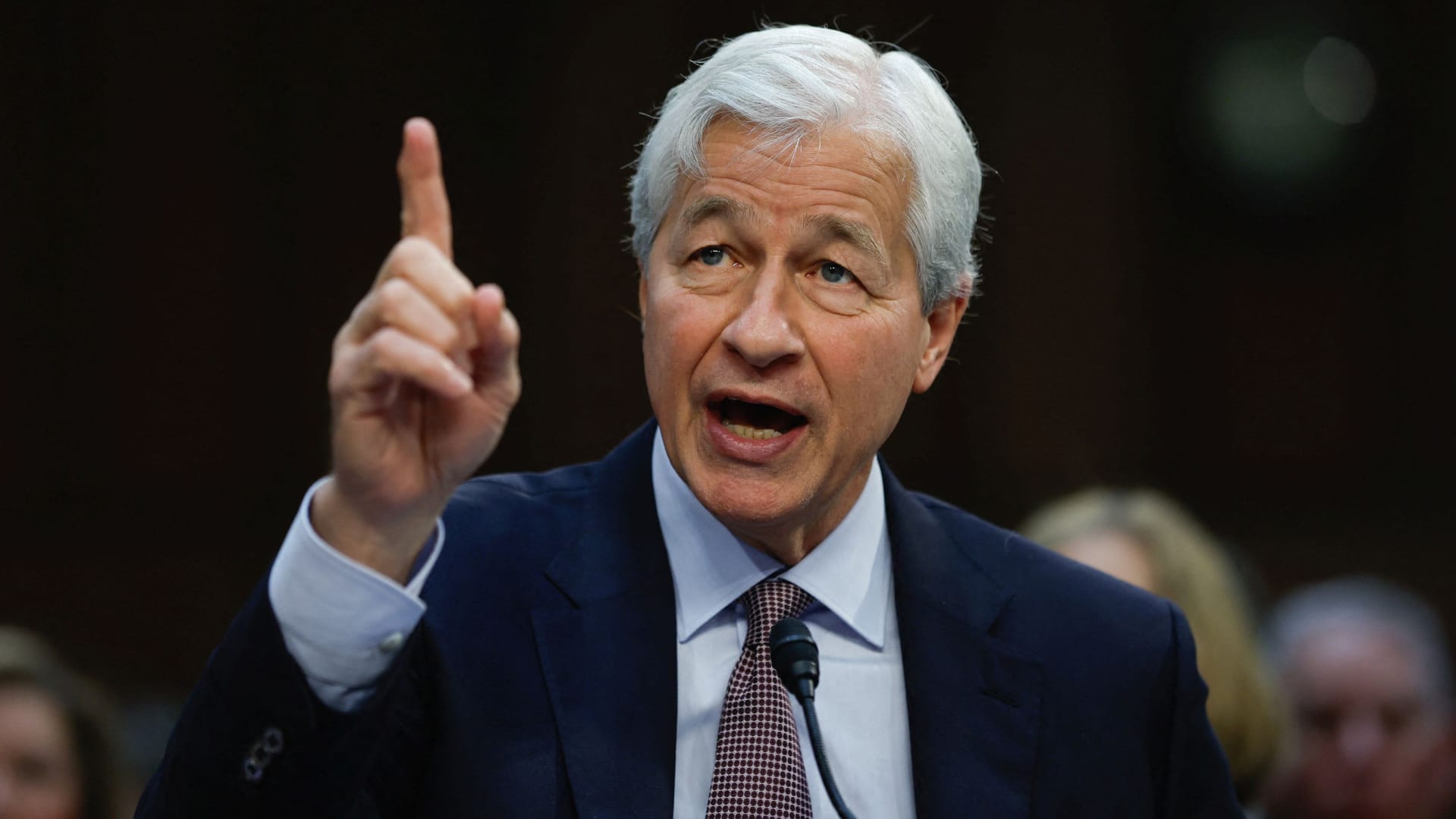 JPMorgan CEO Jamie Dimon urges U.S. to deal with its fiscal deficit [Video]