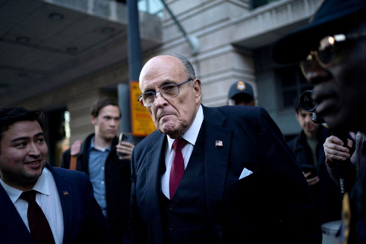Rudy Giuliani was indicted over Arizona election interference plot. But prosecutors say they cant find him [Video]