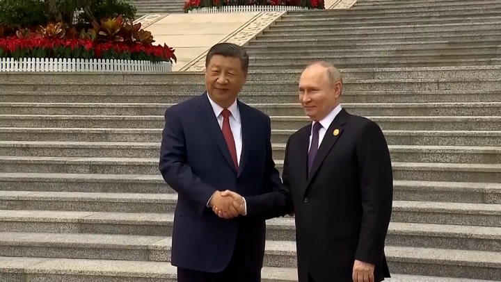 Xi welcomes Putin to China with full military honours in Beijing | News [Video]