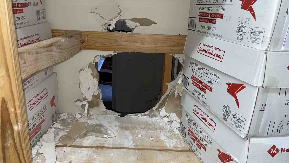 Burglars who broke through Alabama pharmacy wall found hiding under HVAC unit with bag of drugs [Video]