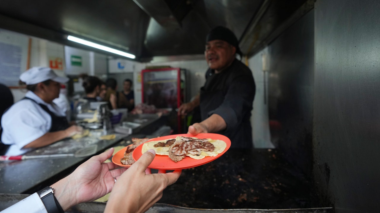 First Mexican taco stand awarded Michelin star with simple recipe, unchanged since 1968 [Video]