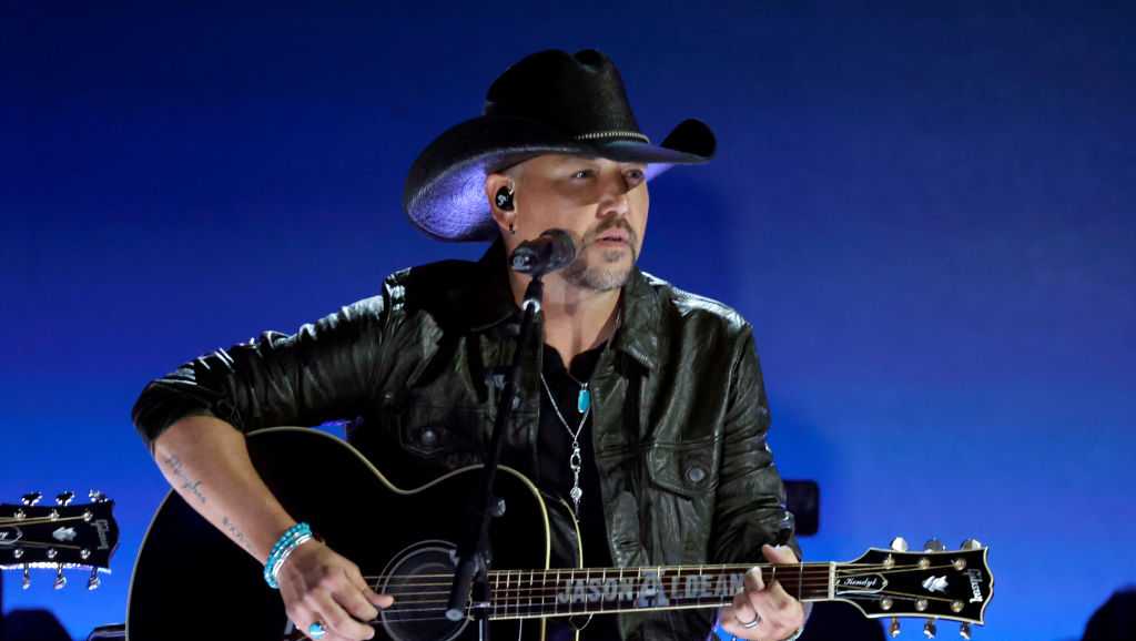 Jason Aldean honors Toby Keith in moving tribute at the 2024 Academy of Country Music Awards [Video]