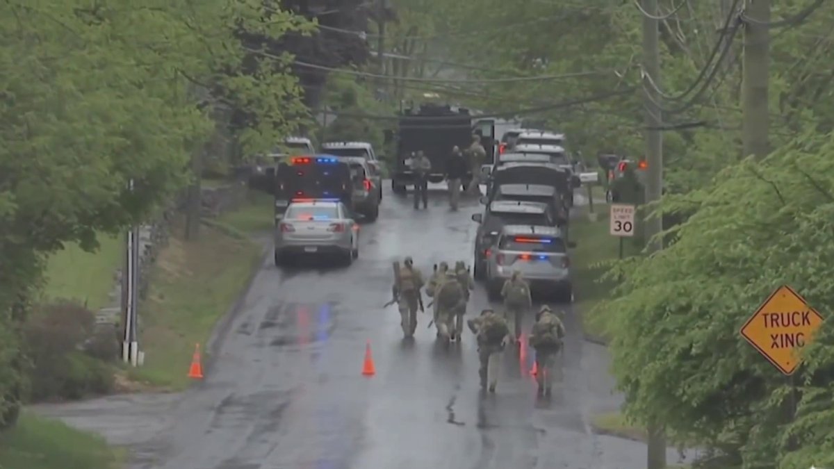 2 suspects charged with burglary after Woodstock standoff  NBC Connecticut [Video]