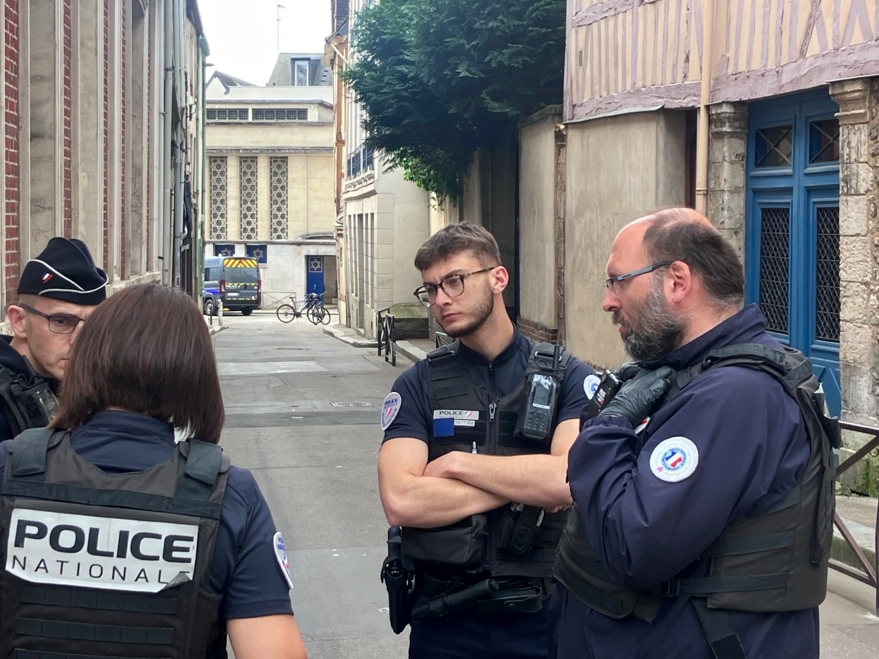 French police fatally shoot a man suspected of setting fire to a synagogue | KLRT [Video]