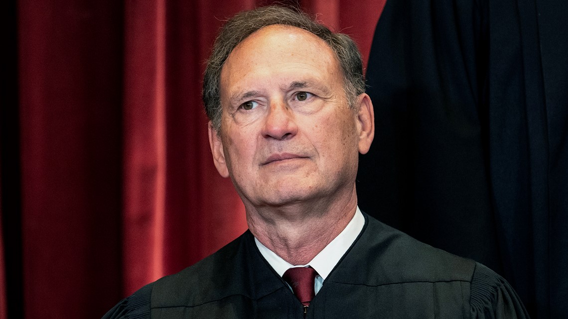 Justice Alito’s home flew upside down flag after Jan. 6 [Video]