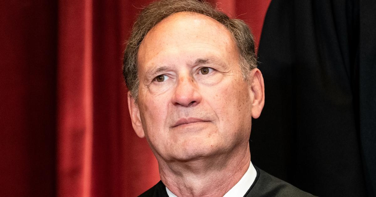 Calls for Justice Samuel Alito to recuse himself from Trump cases over inverted flag [Video]