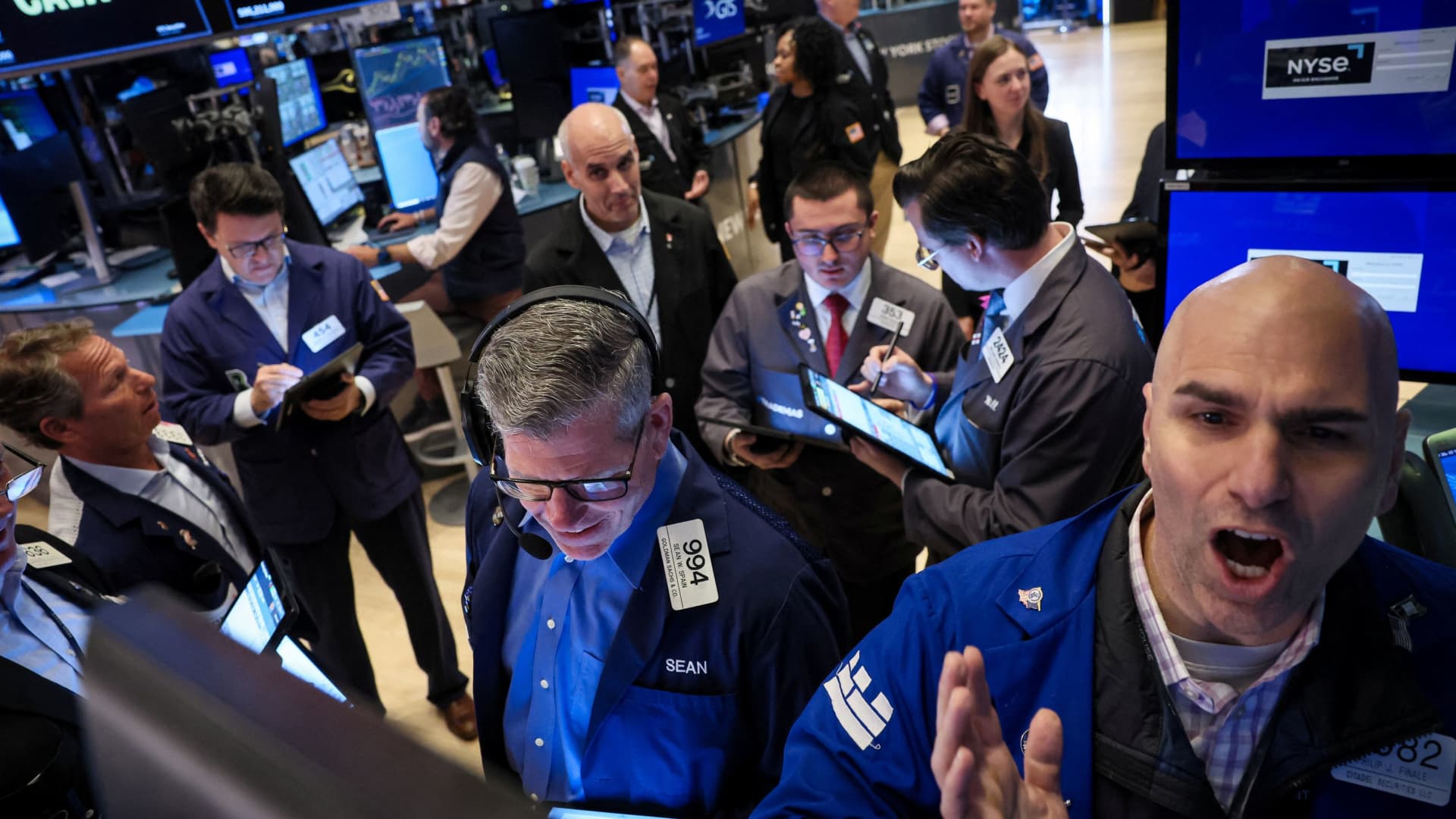 Apple, Alphabet among the Club’s top 5 performers in strong week for stocks [Video]