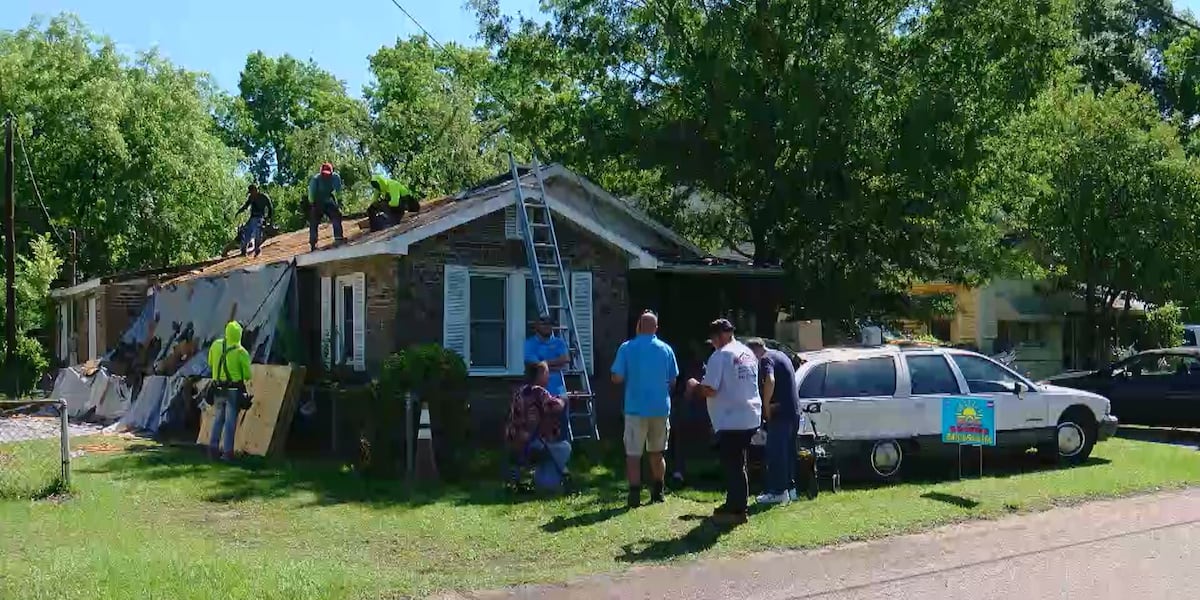 Roofing companies join forces to give military veteran a new roof for his house [Video]