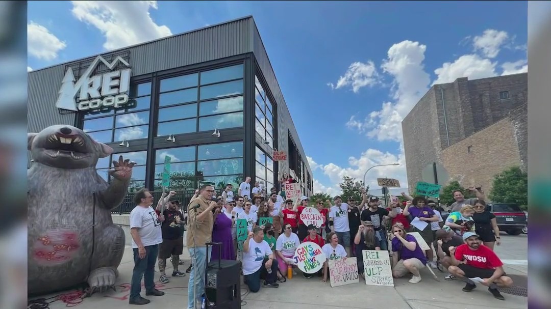 REI Union Chicago members walk off the job during Anniversary Sale to protest contract negotiations [Video]