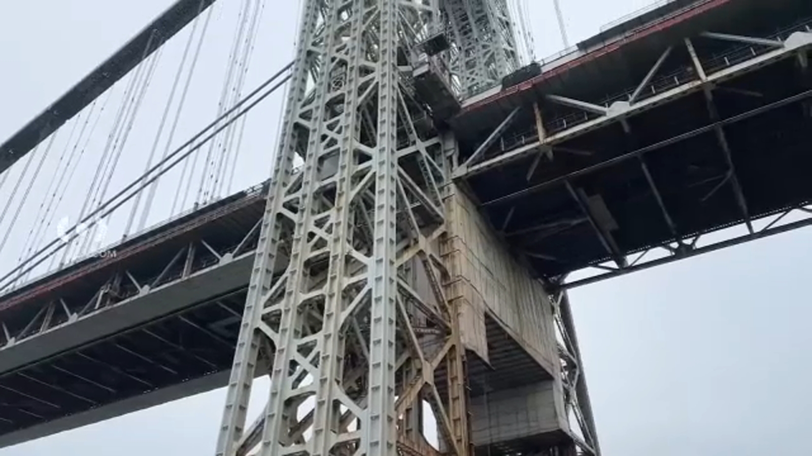 George Washington Bridge: Man climbing bridge surrenders to police [Video]