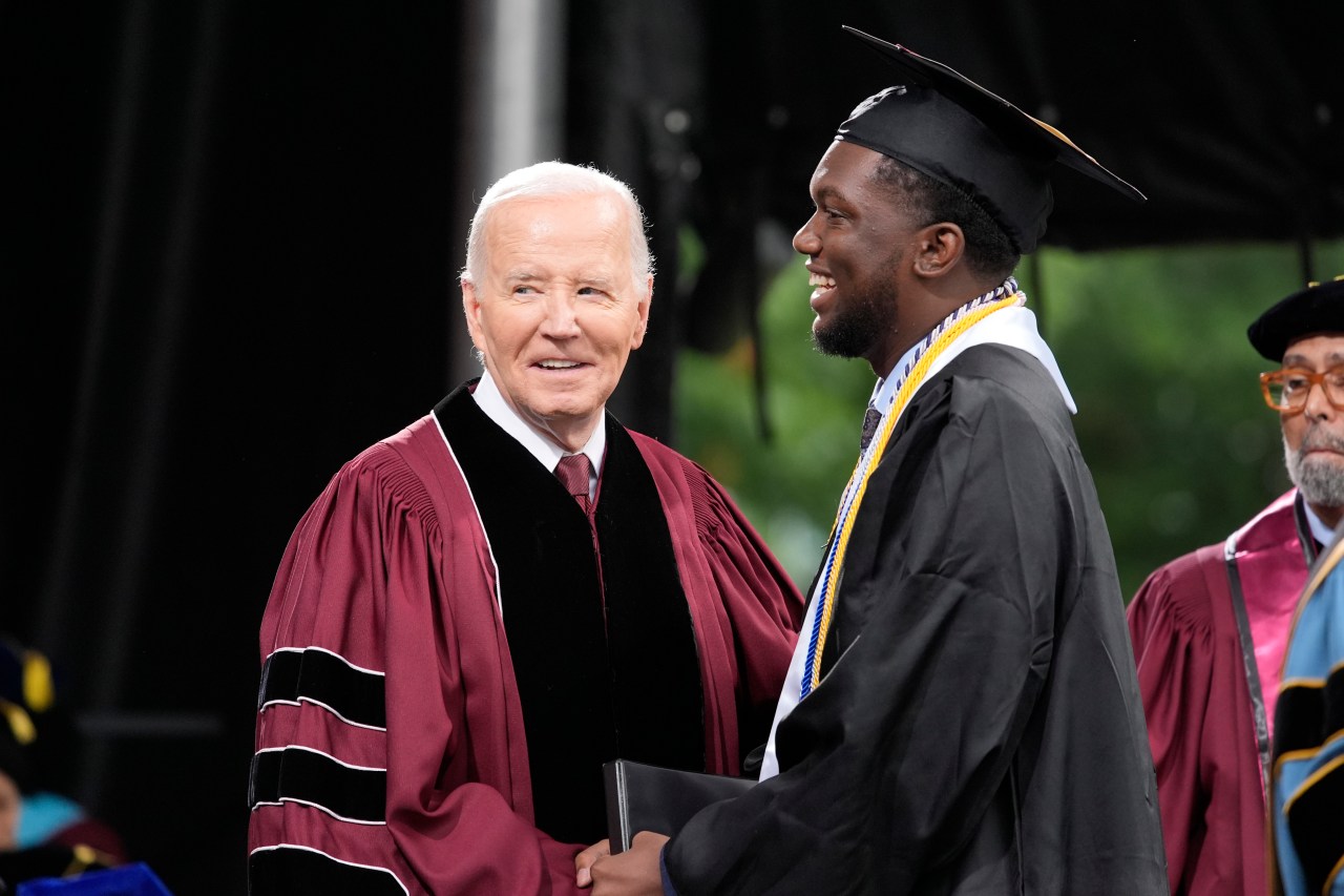 Biden tells Morehouse graduates that he hears their voices of protest over the war in Gaza | KLRT [Video]