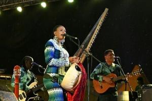Breaking men-only musical lore, Jobarteh puts African kora on wider stage [Video]