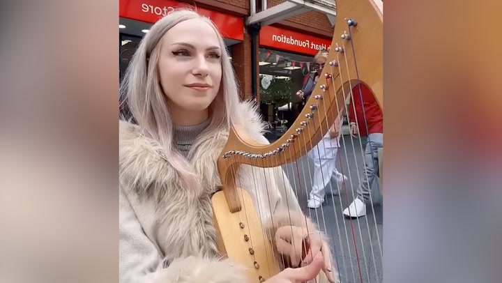 London busker has perfect response to passer-by berating her on street | Lifestyle [Video]