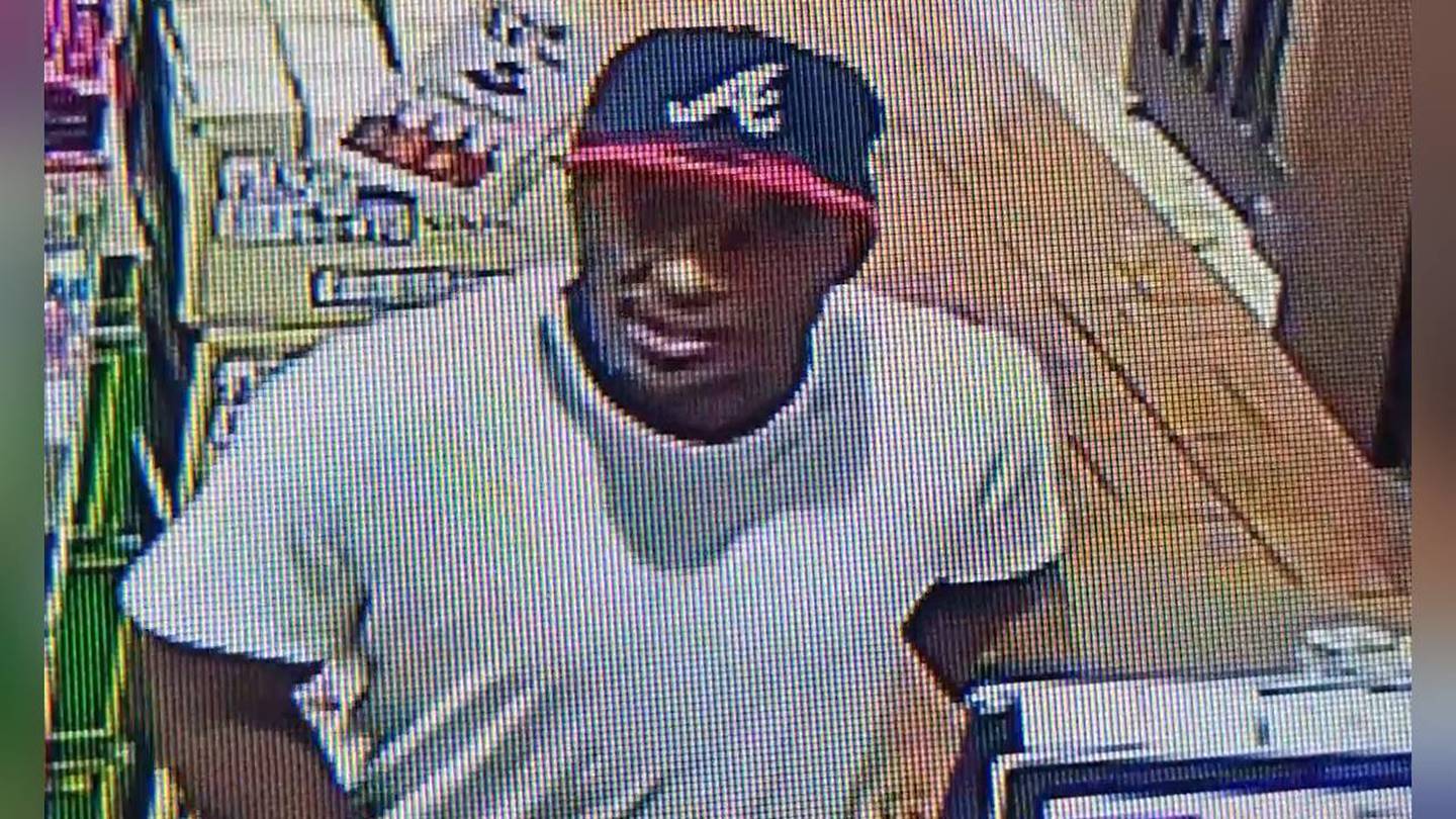 Atlanta police looking for man suspected of breaking into car, stealing credit cards  WSB-TV Channel 2 [Video]