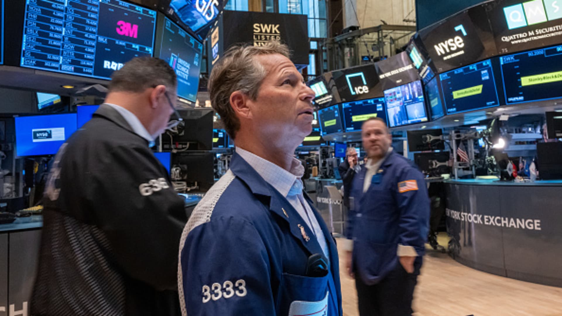 Investors look to data, Fed comments in week ahead [Video]