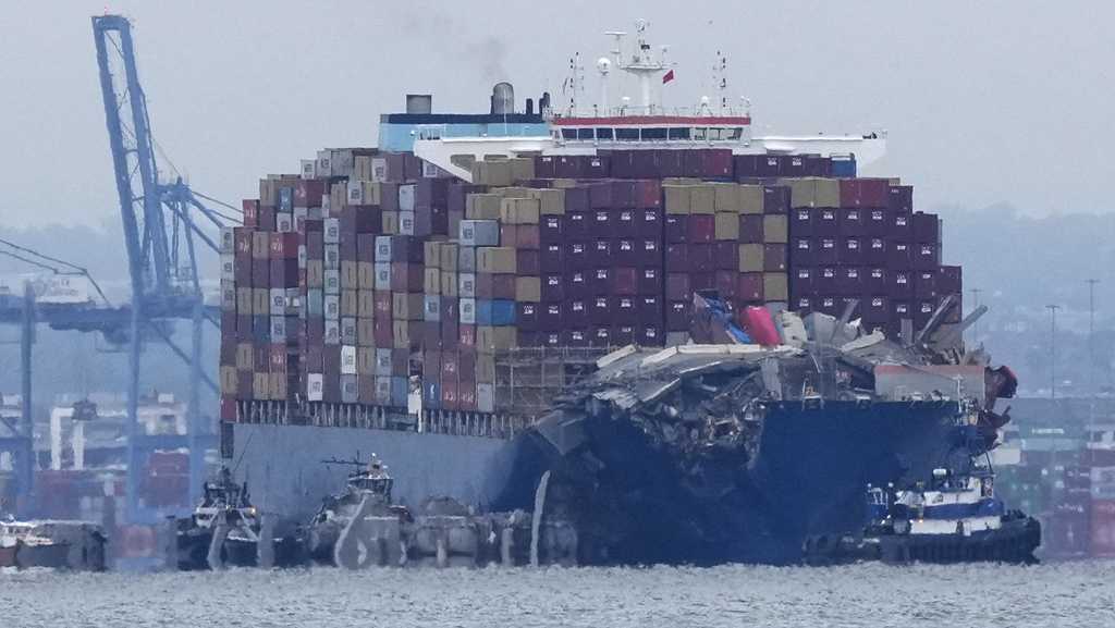 Tugboats escort container ship Dali that caused deadly Baltimore bridge collapse back to port [Video]