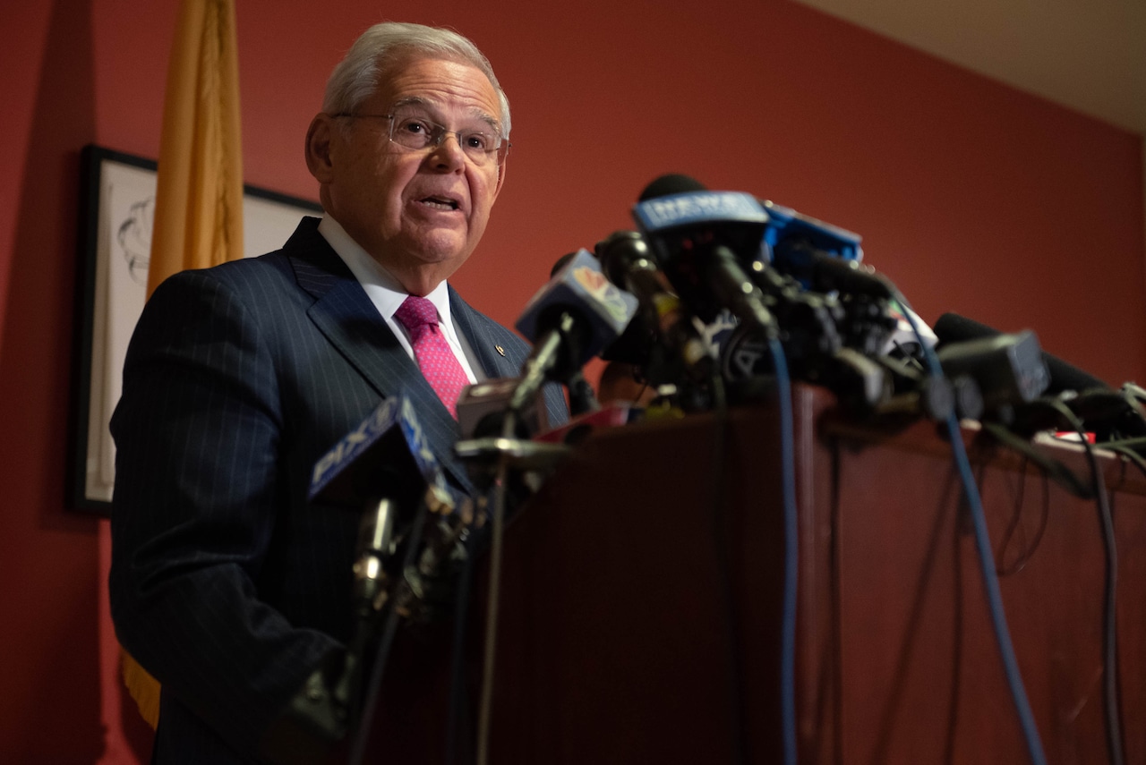 Prosecutors build their case at Menendez bribery trial of with emails and texts [Video]