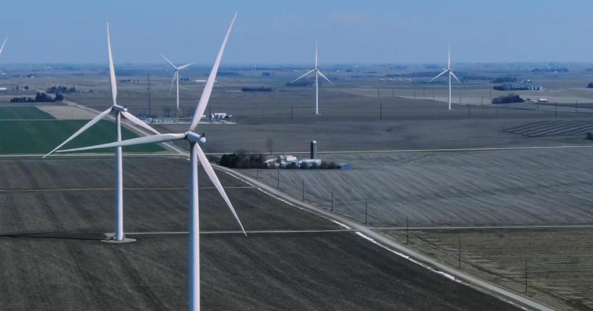 Iowa farmers turn to wind turbines to offset losses [Video]