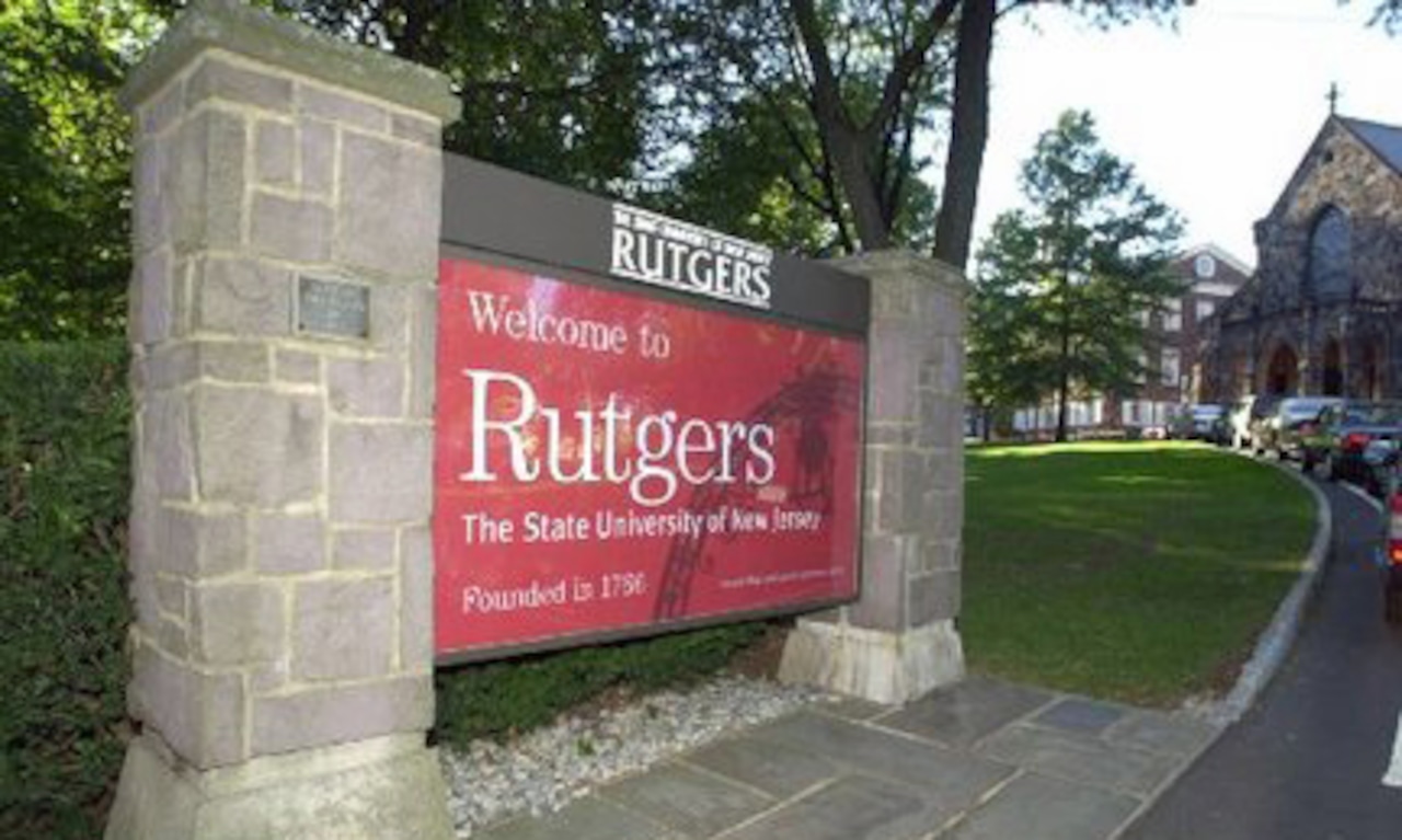 Rutgers board member must step down after indictment, faculty union says [Video]