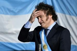 Argentinas growth plummets 5.1% in first quarter [Video]