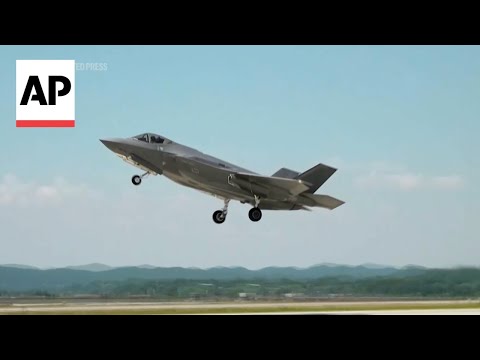 South Korean and US air forces hold combined air drills [Video]