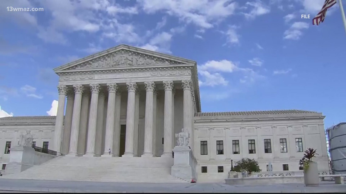 Supreme Court overturns 40-year-old Chevron doctrine, weakening federal regulations [Video]