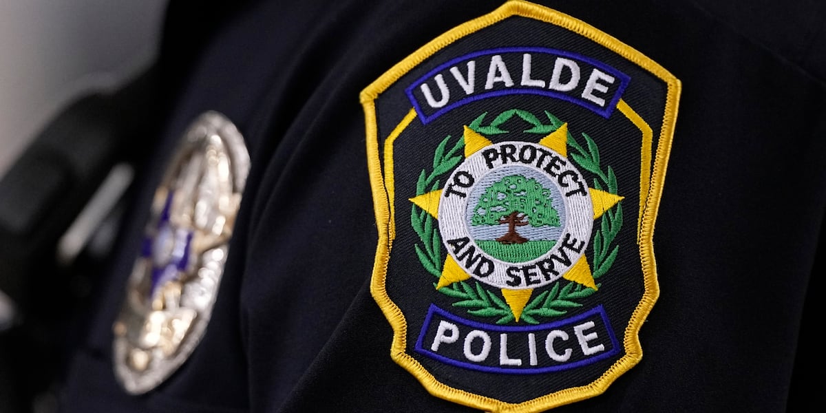 Indictment accuses former Uvalde schools police chief of delays while shooter was hunting children [Video]