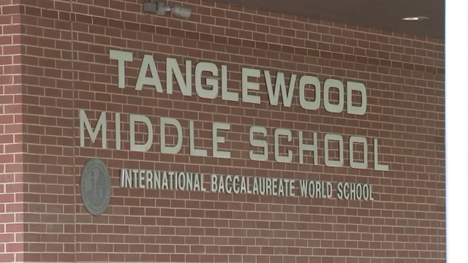 Tanglewood Middle School teacher Dale Vanwright arrested for explicit video calls with relative