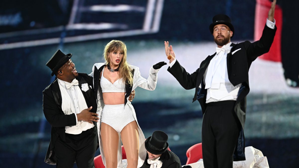 Travis Kelce has best reaction to Taylor Swift cutout at London bar  NBC Bay Area [Video]