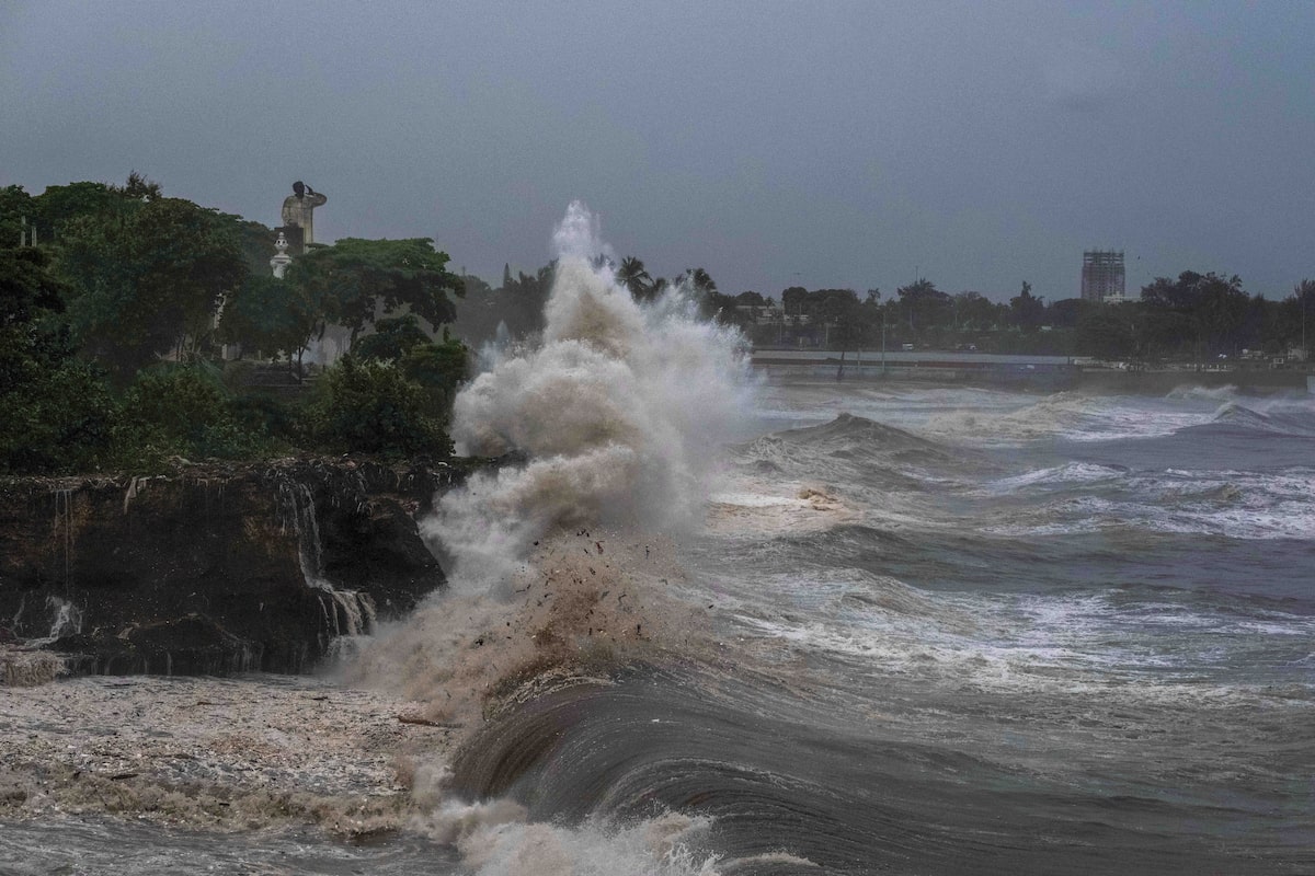 Hurricane Beryl threatens Haiti, Dominican Republic as storm churns toward Jamaica [Video]