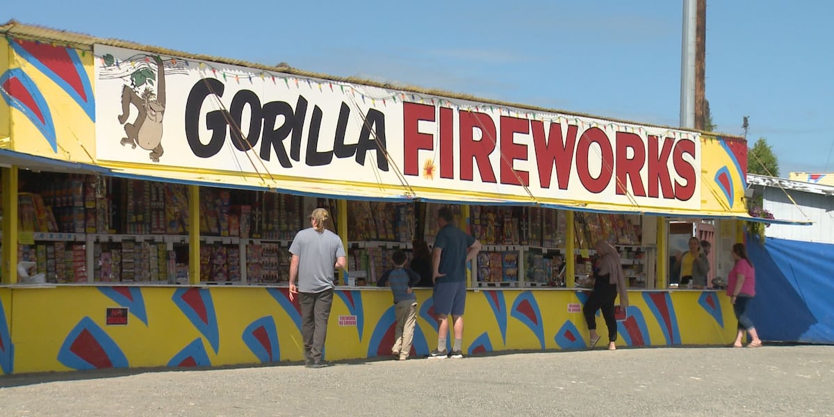 Fireworks sales in Houston continue despite high fire danger across the state [Video]