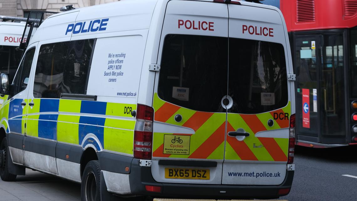 Victims, suspect identified in crossbow triple murder near London [Video]
