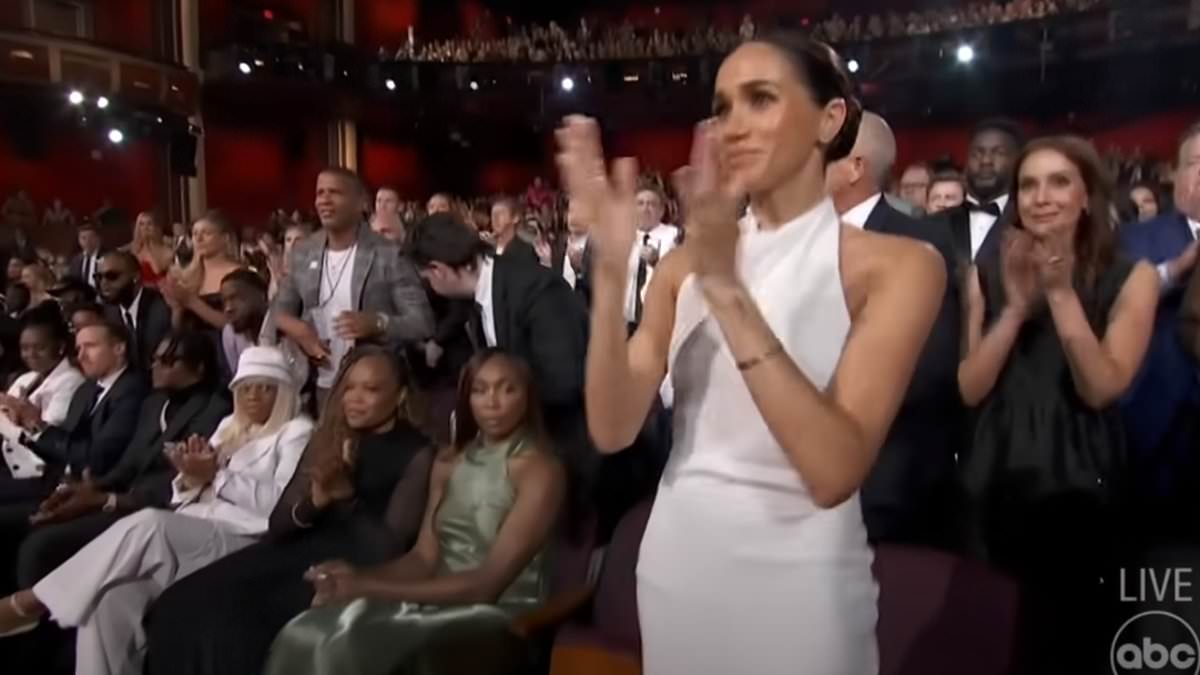 Royal fans claim Venus Williams snubbed Prince Harry at ESPYs after she failed to join standing ovation and didn’t clap when Duke was called on stage to collect his award [Video]