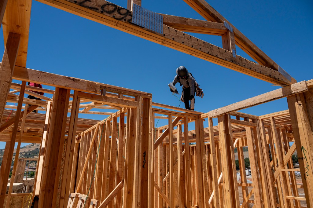 U.S. housing starts increase on pickup in multifamily construction [Video]