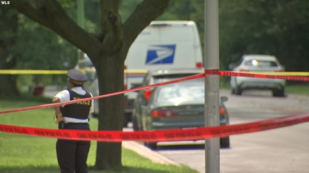 Video Postal worker fatally shot in Chicago [Video]