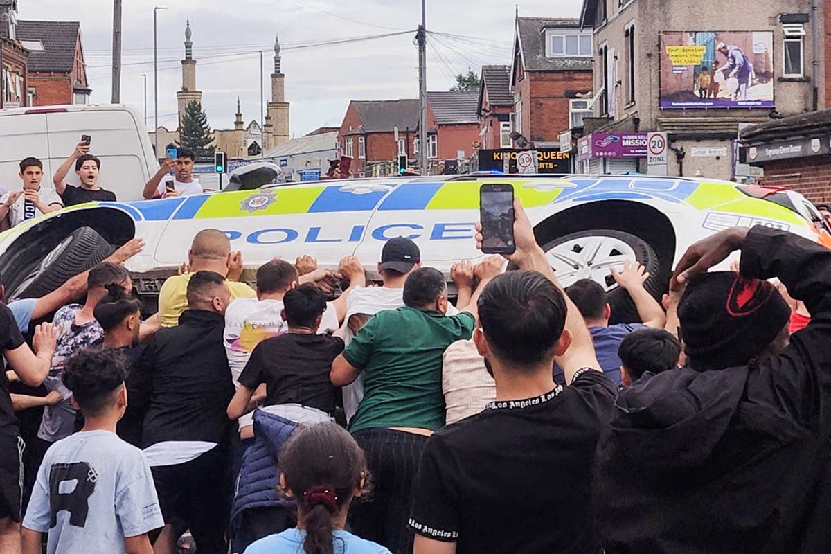 Leeds riots live: Arrests made over Harehills disorder as council urgently reviews family matter case [Video]