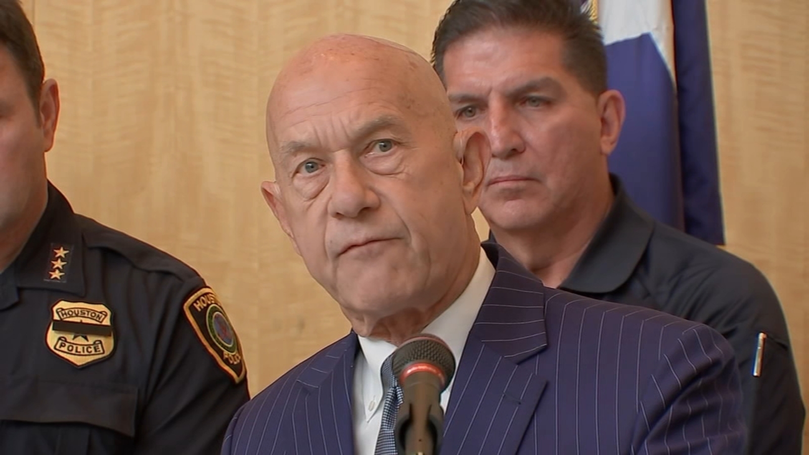 Mayor Whitmire and acting police chief rebuke councilman’s critique on Beryl response in Houston [Video]