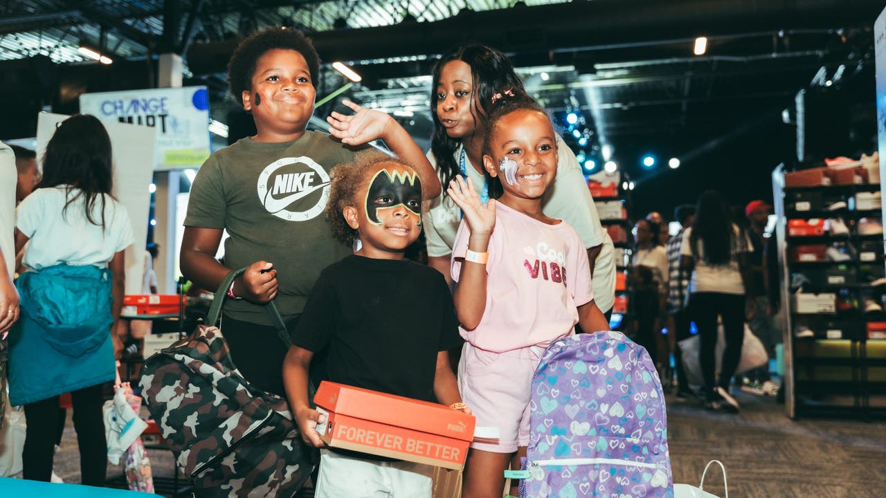 1K students receive new shoes, school supplies from Change Church [Video]