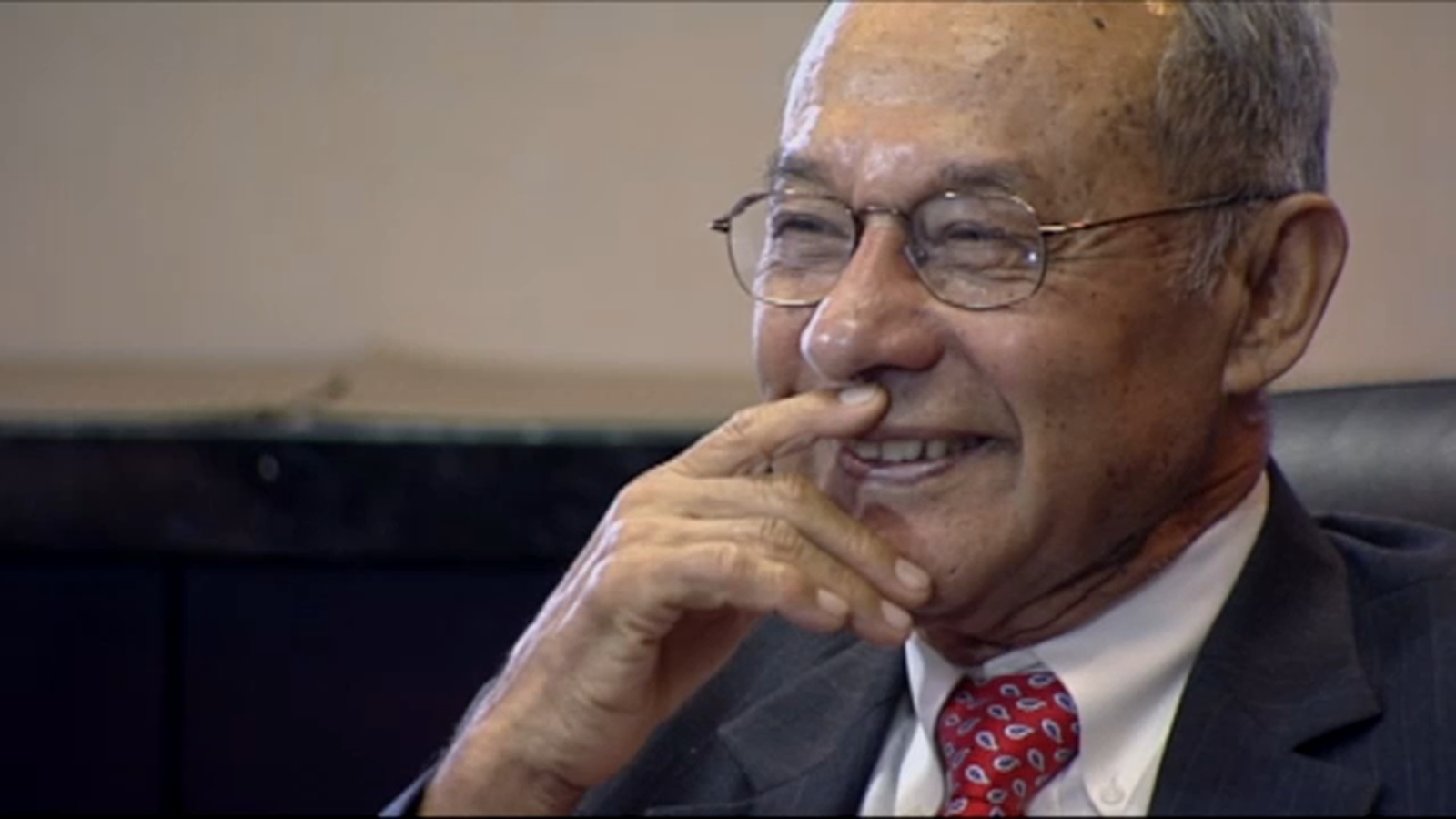 Former Houston City Council member Felix Fraga dies at 94 due to complications from Alzheimer’s, family says [Video]