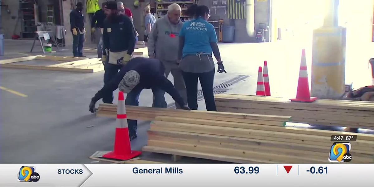 Volunteers help to build Cedar Rapids home for family in need [Video]