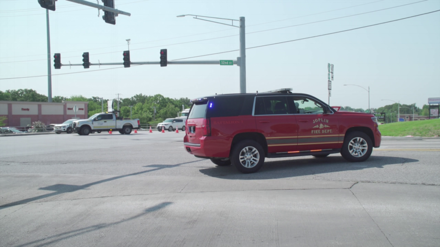 Car hits gas meter in Joplin causing brief traffic disruption [Video]