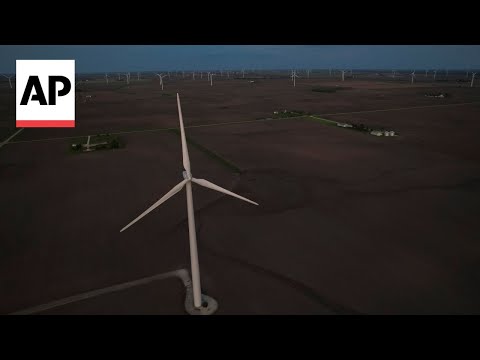 In Illinois, college program prepares students for wind energy jobs [Video]