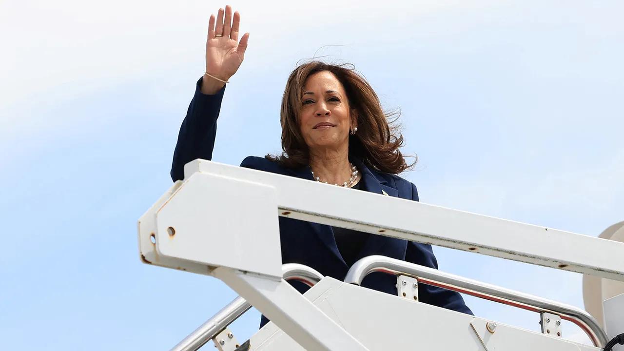 Kamala Harris vetting a dozen possible running mates with four stand-outs [Video]