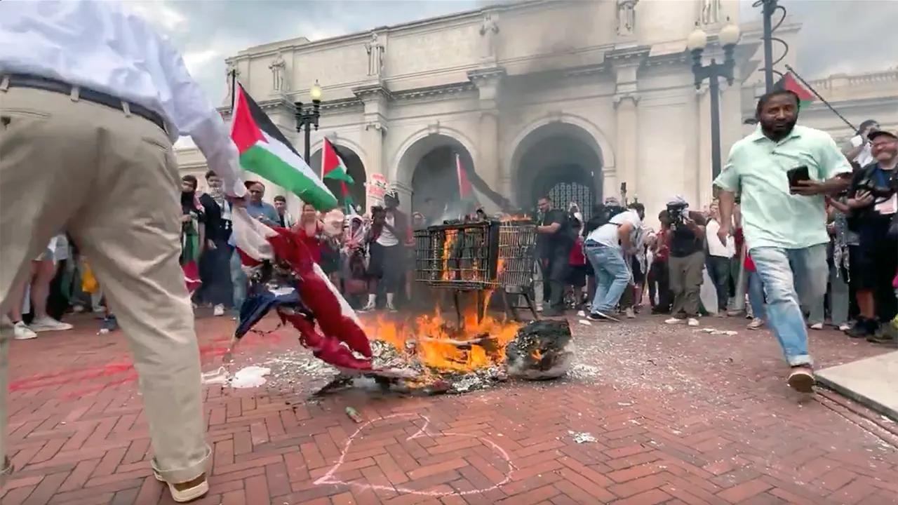 House Republicans replace American flags at Union Station after anti-Israel protests [Video]